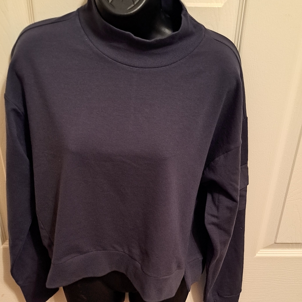 Women's All in Motion top Periwinkle color. NWT